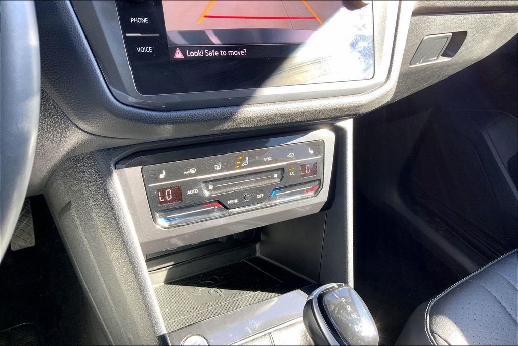Used 2022 Volkswagen Tiguan SE w/ Panoramic Sunroof Package image 28