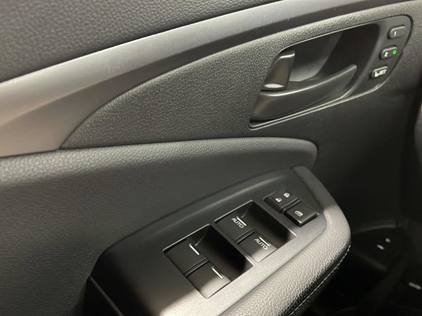 Used 2023 Honda Passport EX-L image 16