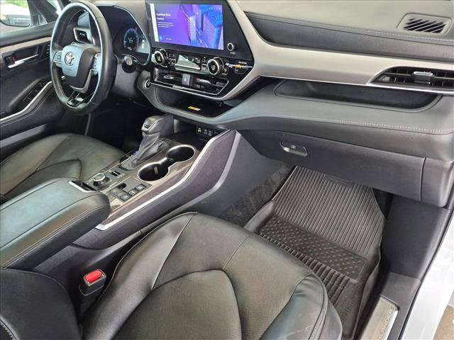 Used 2024 Toyota Highlander Platinum AWD/4WD image 25