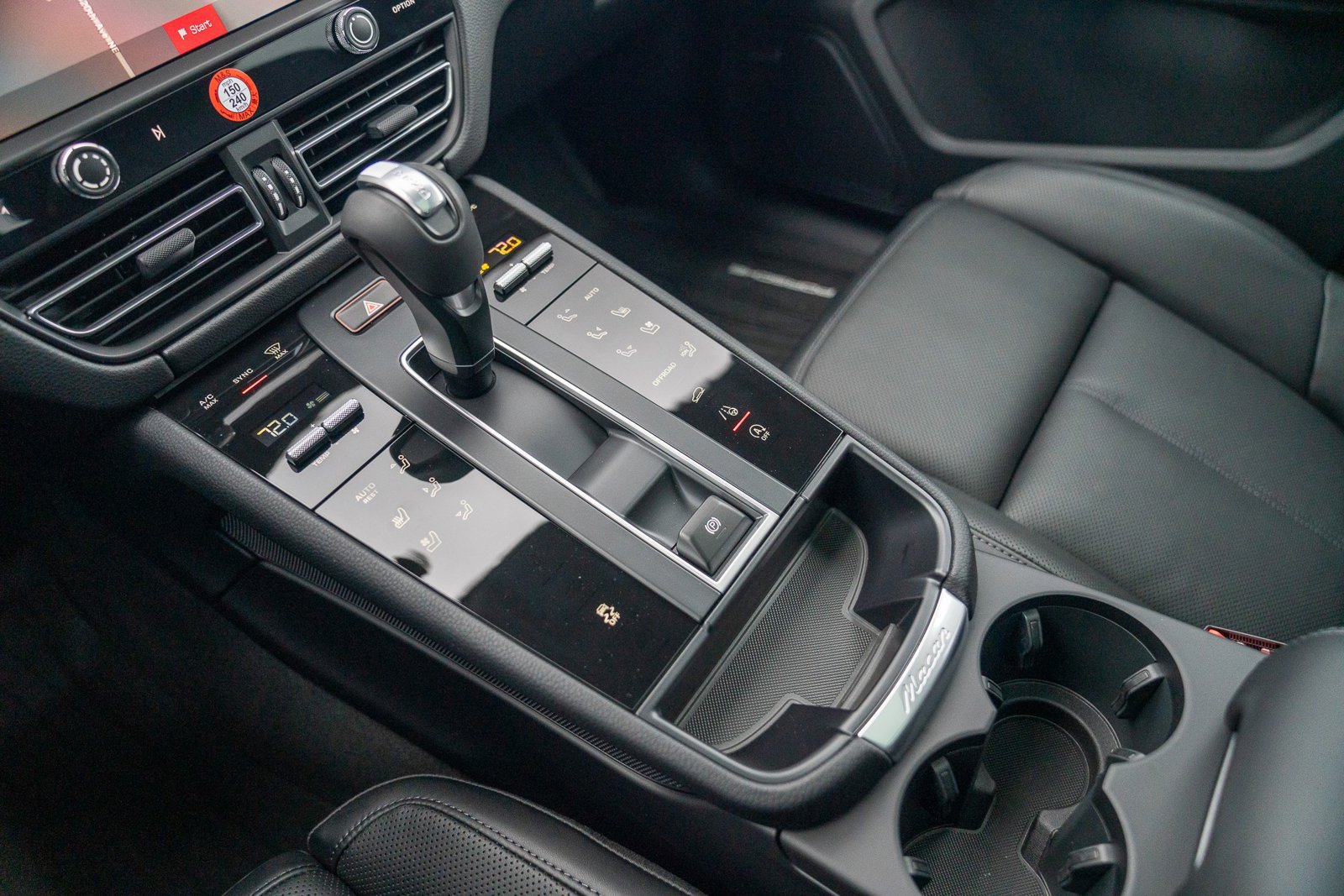 Certified 2026 Porsche Macan AWD/4WD image 20