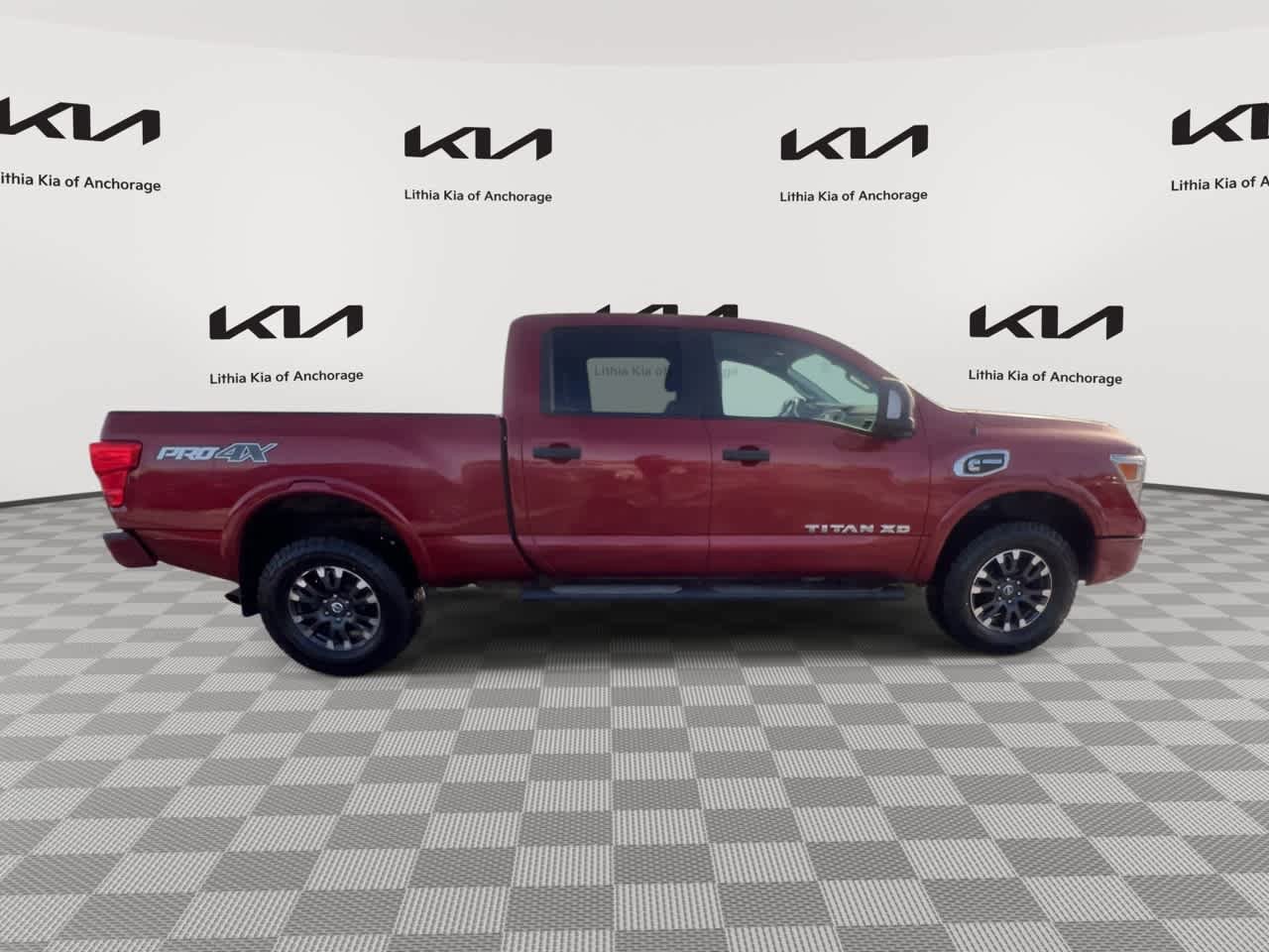 Used 2017 Nissan Titan PRO-4X w/ Pro-4x Convenience Package AWD/4WD image 2