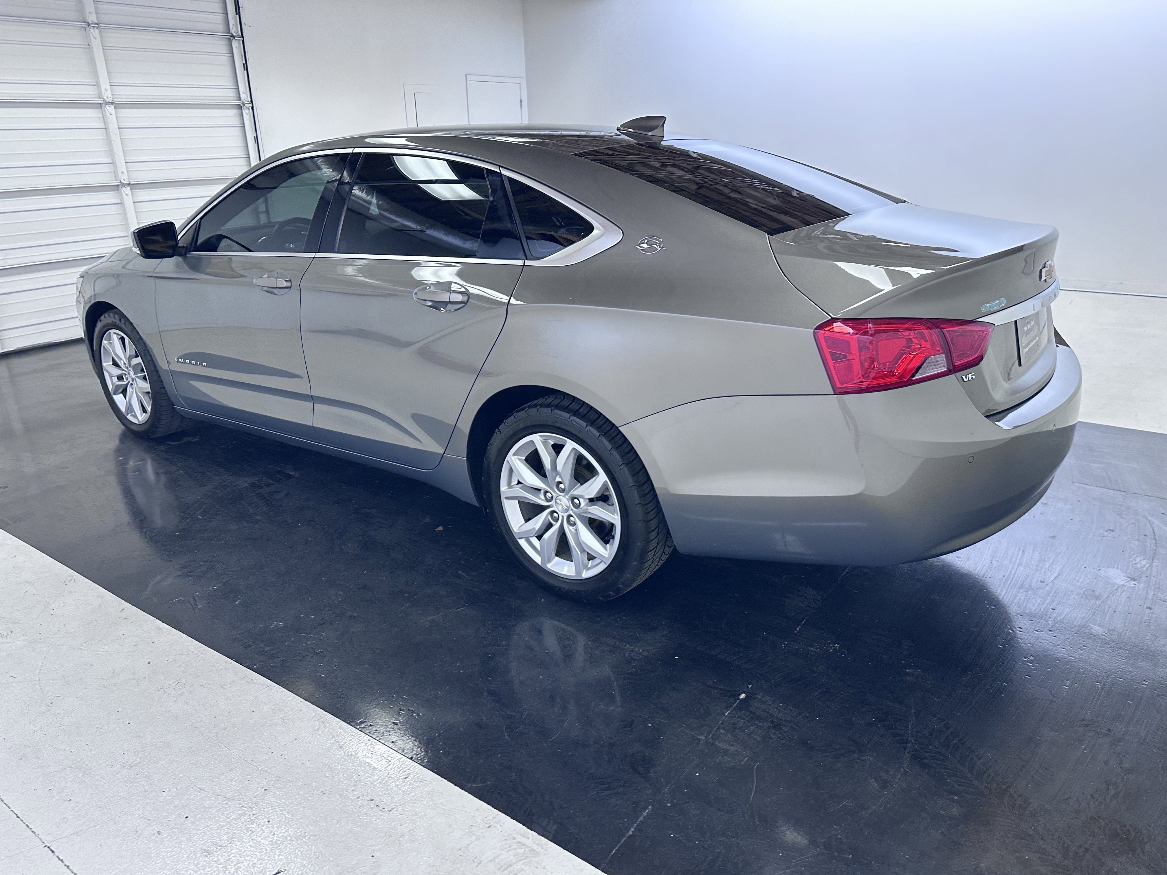 Used 2017 Chevrolet Impala LT w/ Convenience Package FWD image 10