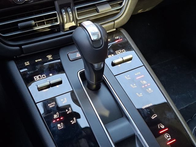 Certified 2025 Porsche Macan AWD/4WD image 15