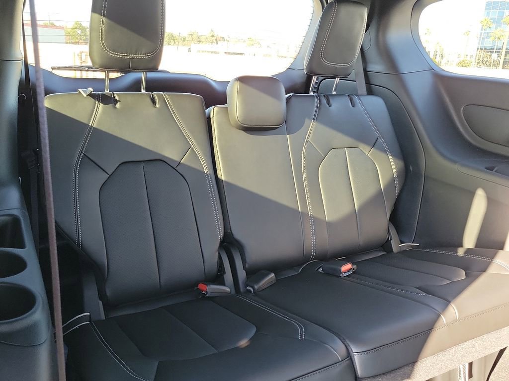 New 2025 Chrysler Voyager LX image 11