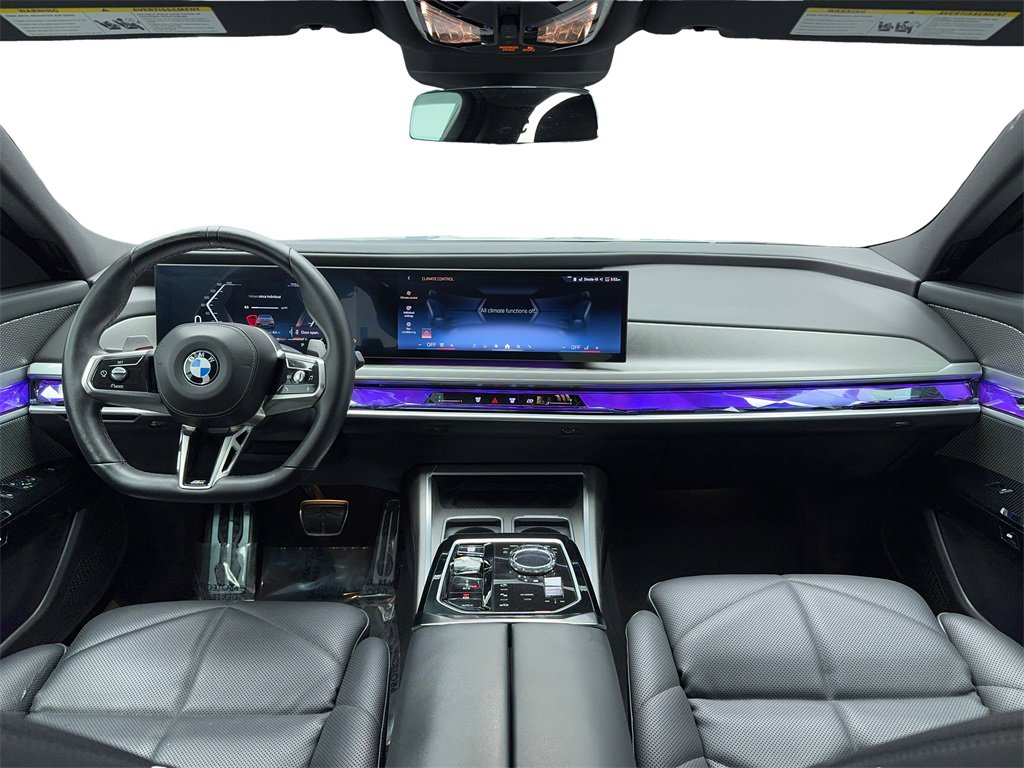 Used 2023 BMW 740i image 18