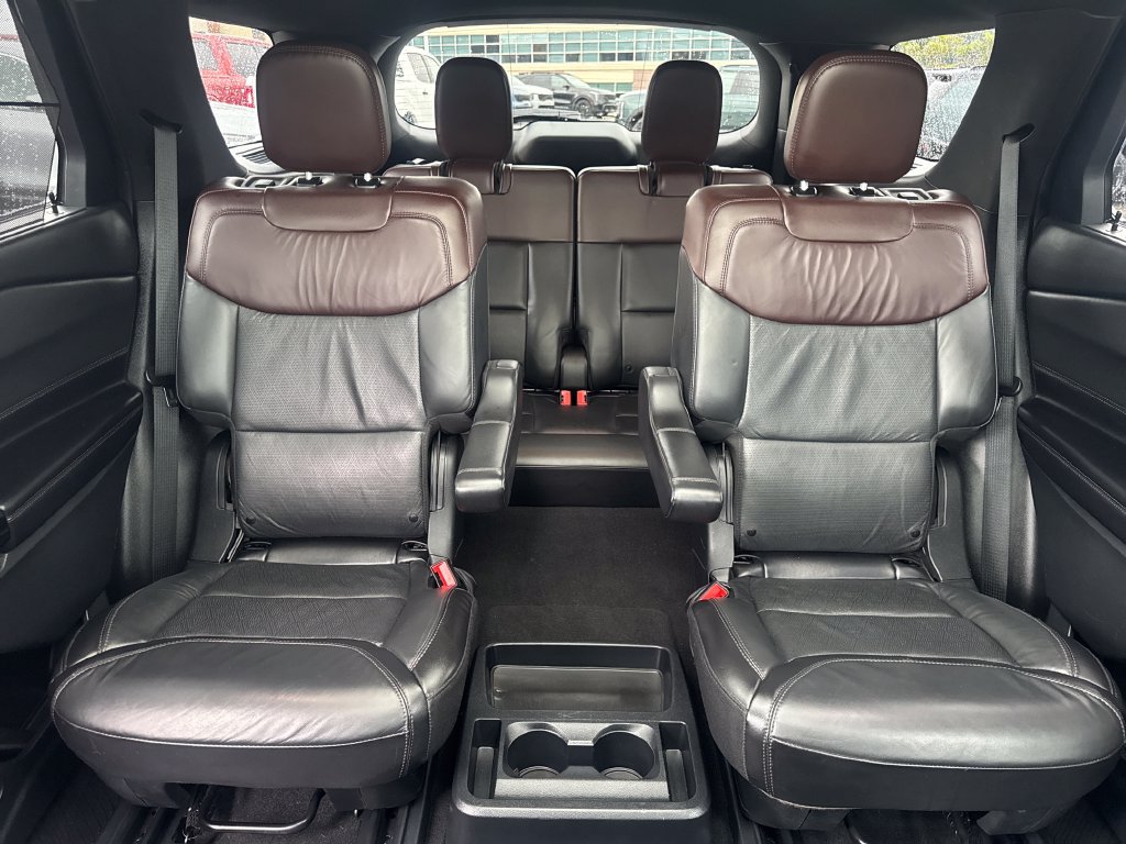 Used 2021 Ford Explorer Platinum w/ Equipment Group 601A AWD/4WD image 14