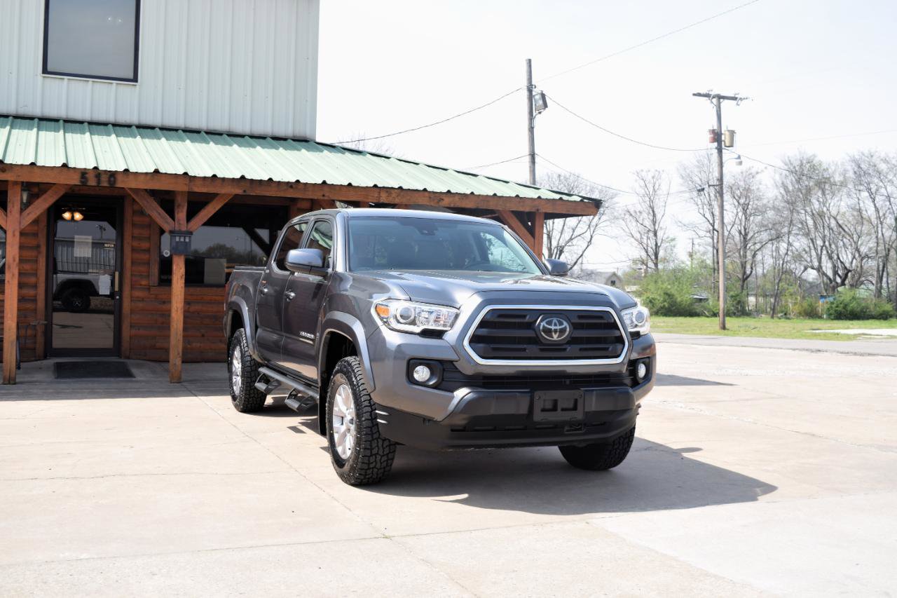 Used 2018 Toyota Tacoma SR5 AWD/4WD image 4