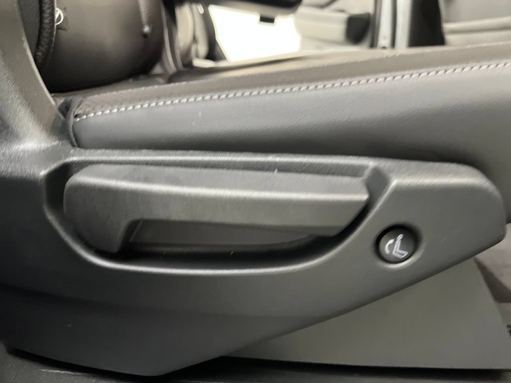 Used 2025 Nissan Pathfinder SL AWD/4WD image 23