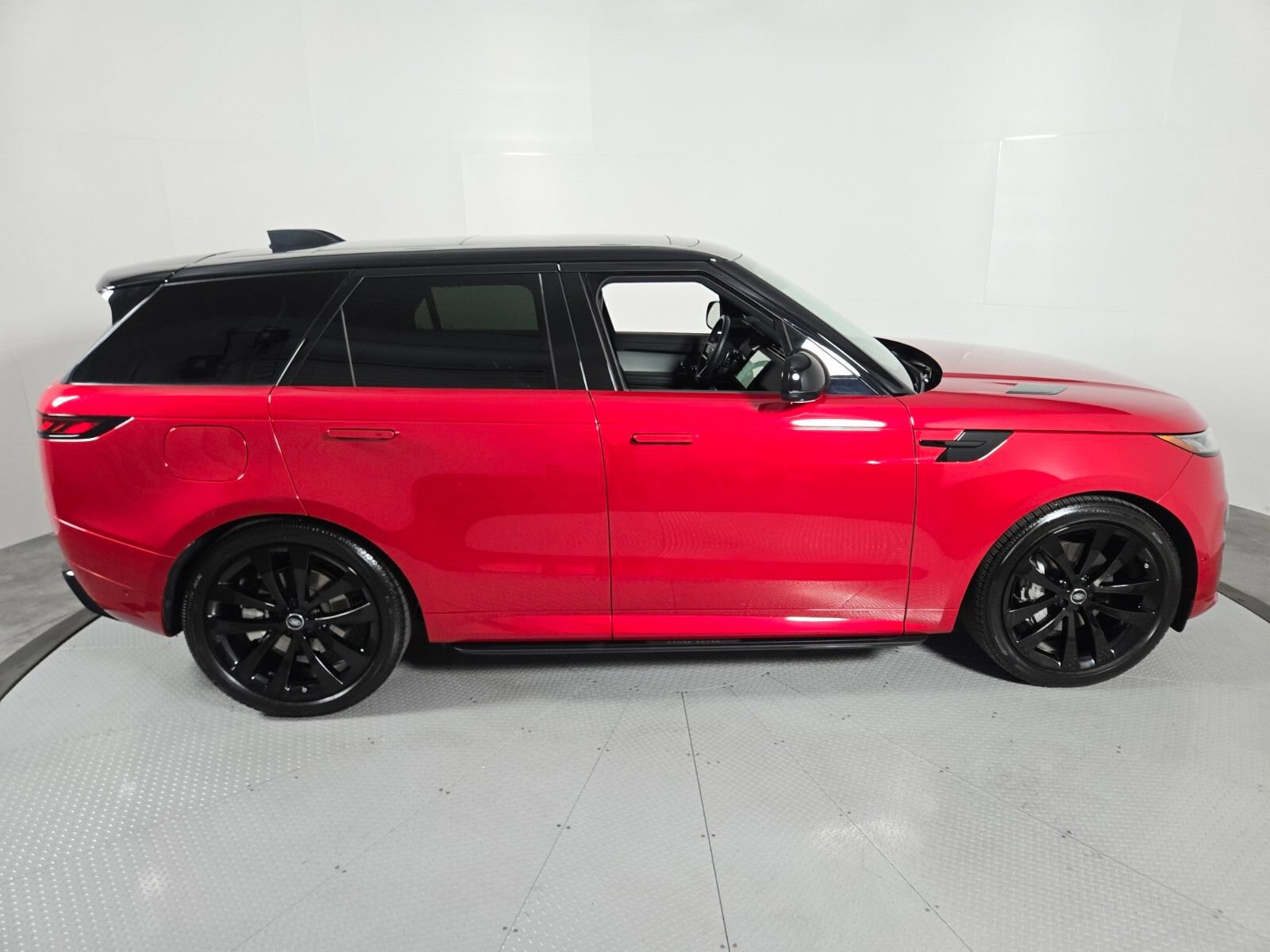 Used 2025 Land Rover Range Rover Sport Dynamic SE AWD/4WD image 6