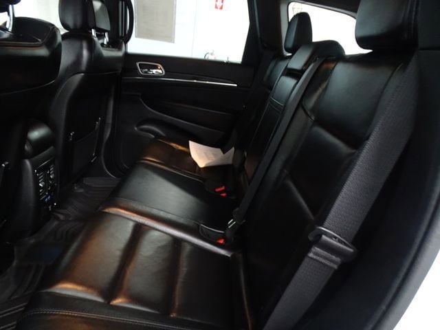 Certified 2022 Jeep Grand Cherokee Limited AWD/4WD image 4