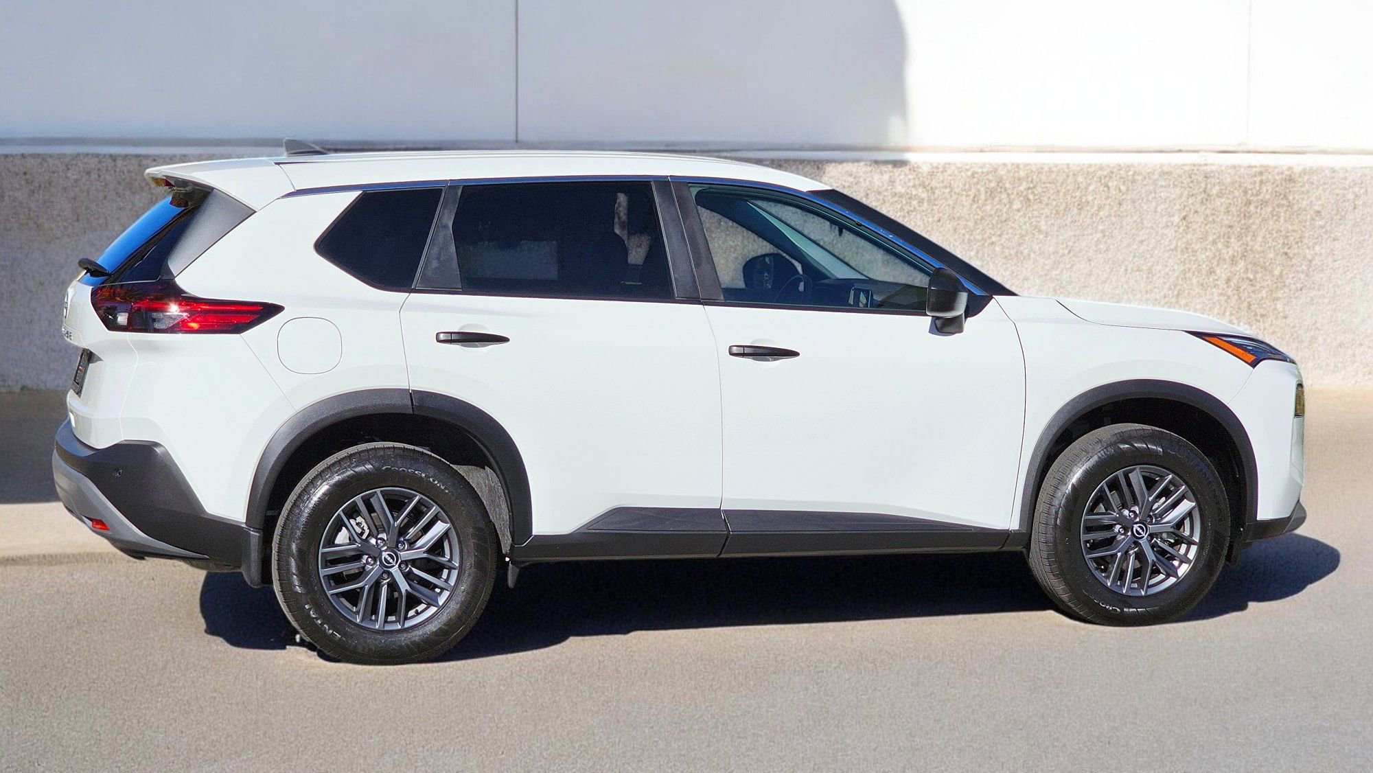 Used 2023 Nissan Rogue S FWD image 10