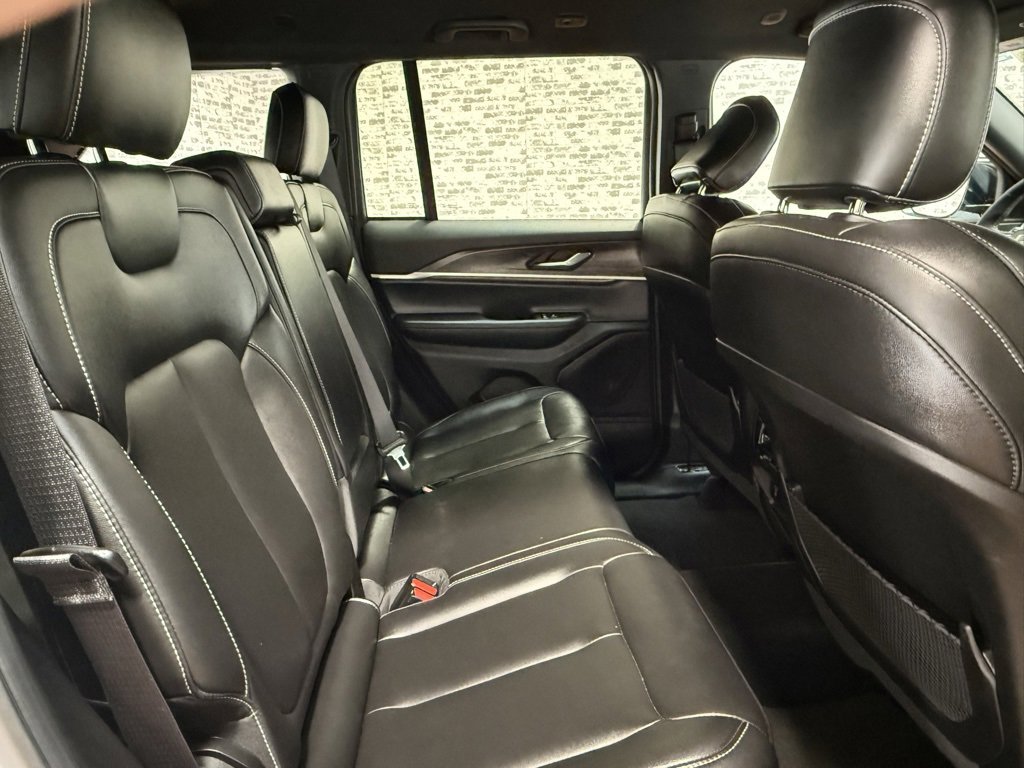 Used 2025 Jeep Grand Cherokee Limited image 13