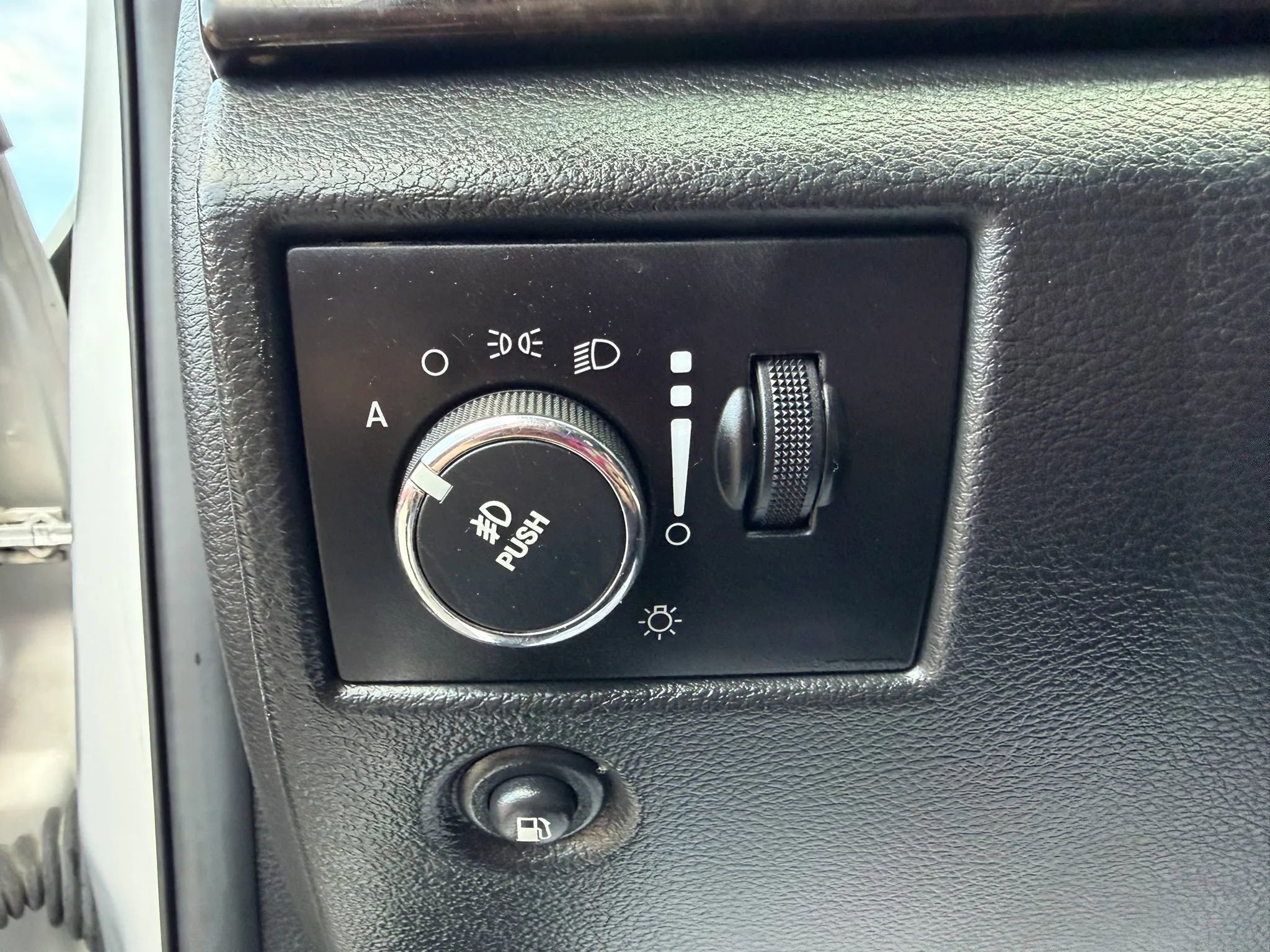 Used 2013 Jeep Grand Cherokee Laredo w/ Laredo E Group AWD/4WD image 30