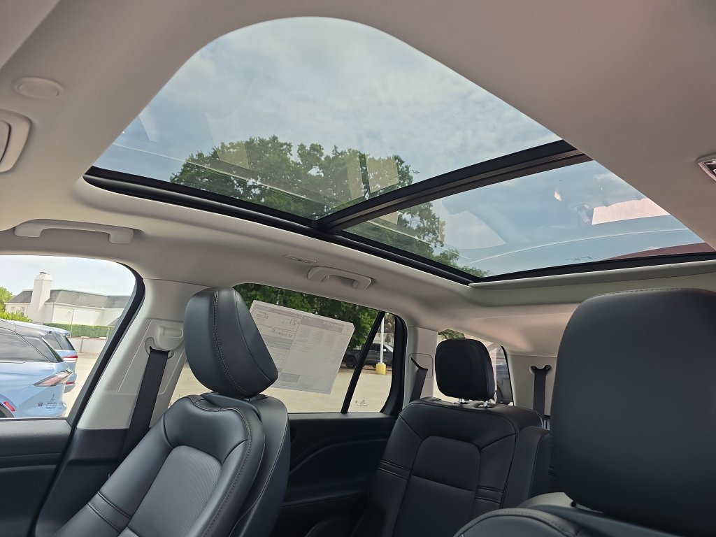 New 2026 Lincoln Aviator 2WD w/ Jet Appearance Package image 25