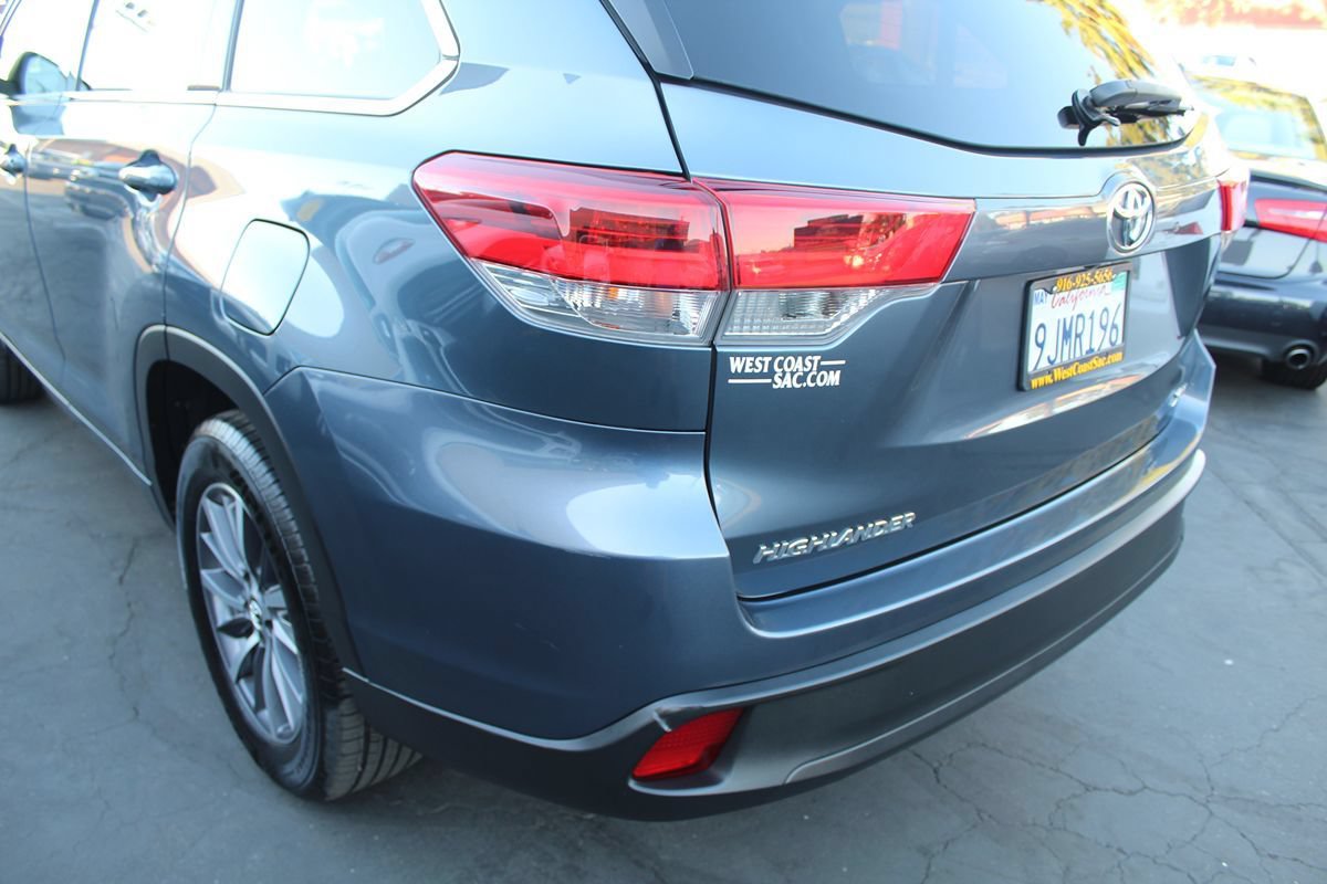 Used 2018 Toyota Highlander XLE w/ Carpet Mat Package (TMS) FWD image 17