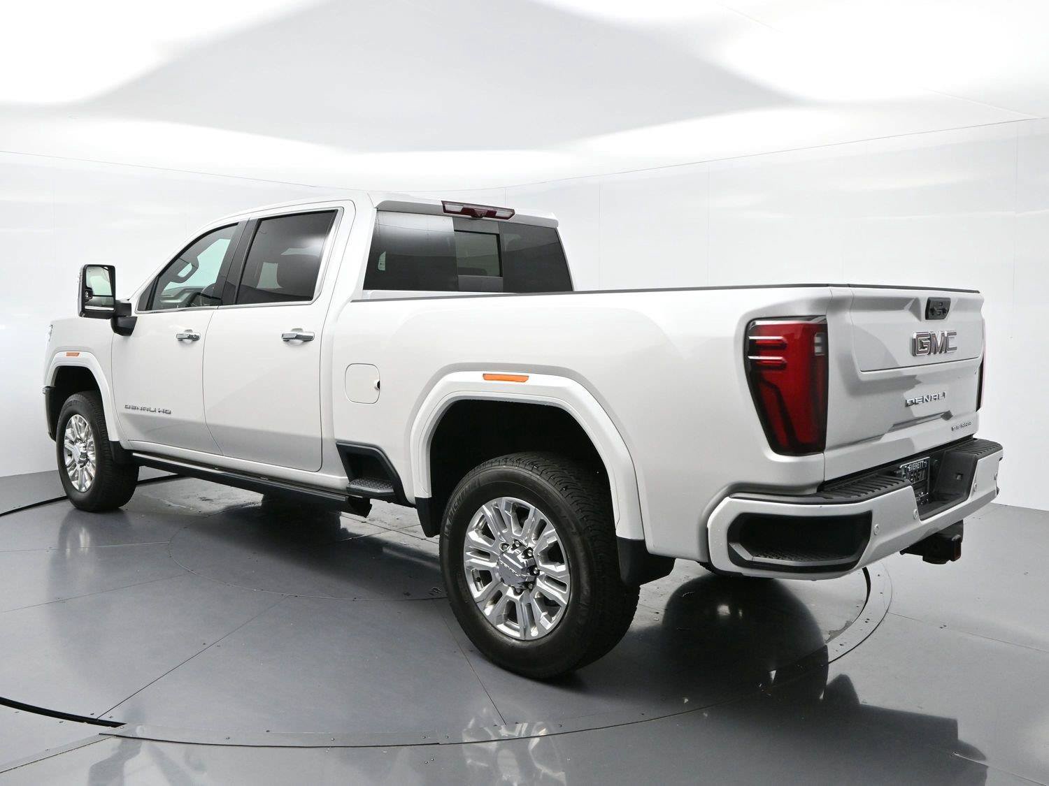 Used 2025 GMC Sierra 2500 Denali w/ Denali Reserve Package AWD/4WD image 6