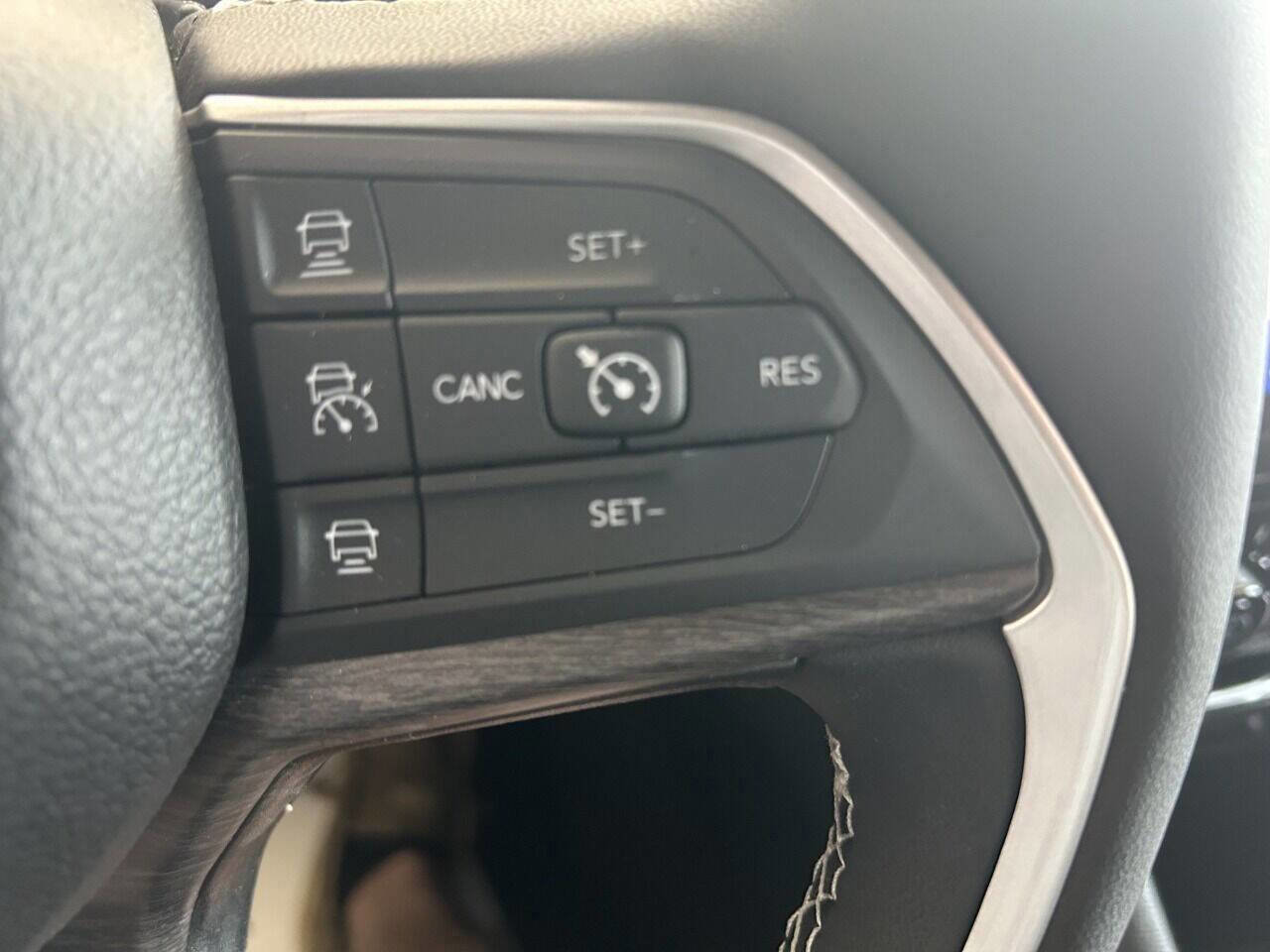 New 2024 Jeep Grand Cherokee Limited w/ Black Appearance Package image 14