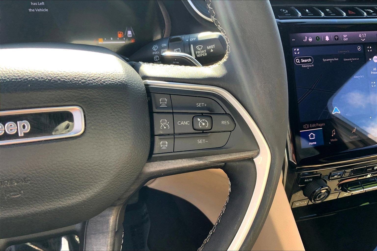 Certified 2023 Jeep Grand Cherokee Limited image 24