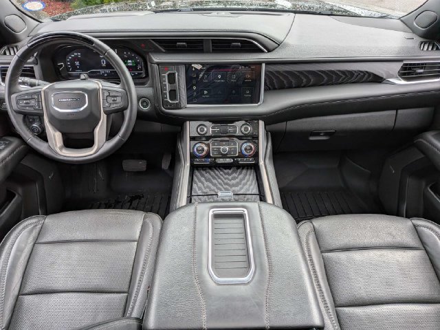 Used 2024 GMC Yukon XL Denali w/ Advanced Technology Package AWD/4WD image 17
