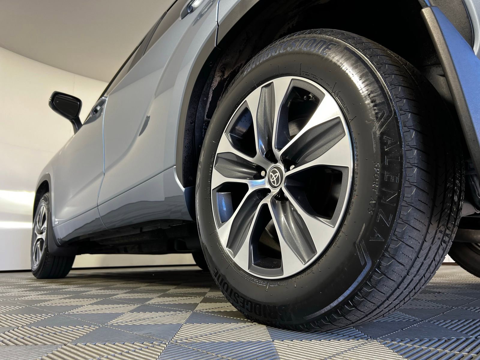 Certified 2023 Toyota Highlander XLE image 29