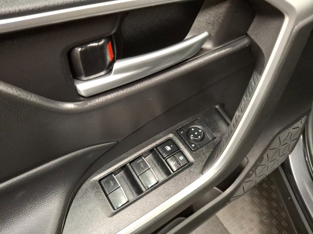 Used 2025 Toyota RAV4 XLE Premium image 14