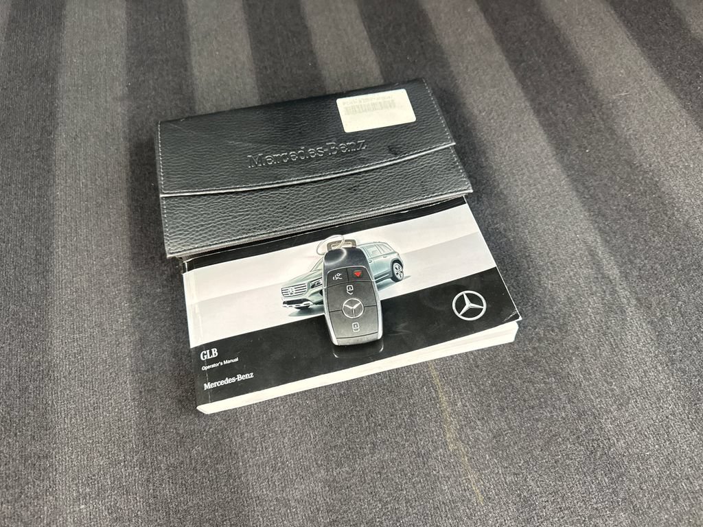 Used 2025 Mercedes-Benz GLB 250 w/ Exclusive Package image 78