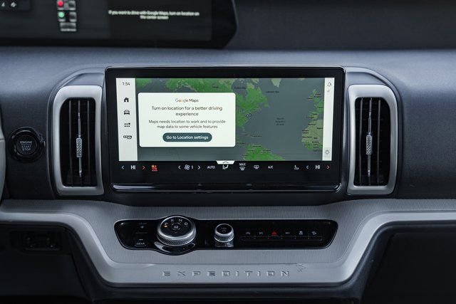 Used 2025 Ford Expedition Active image 35