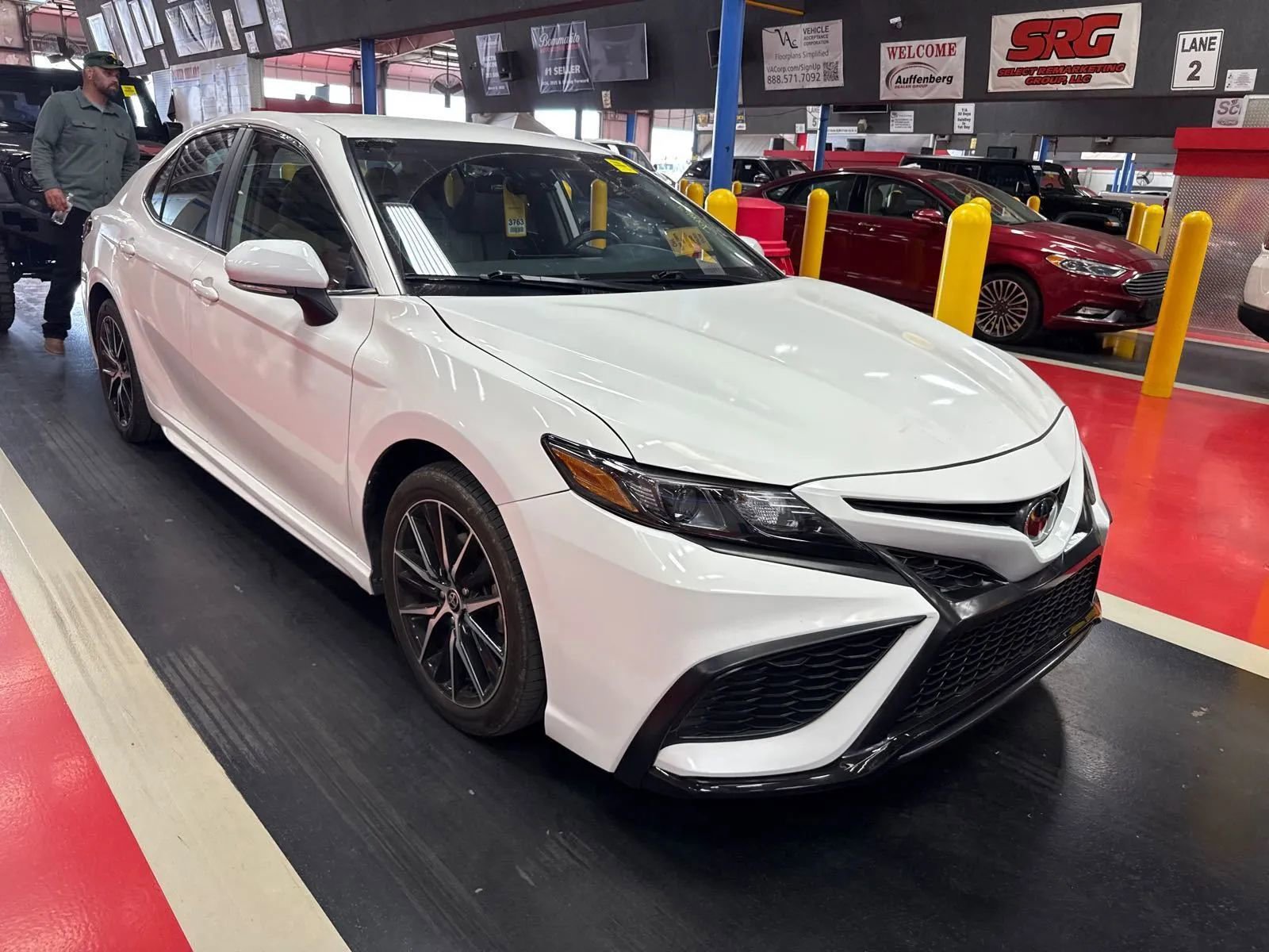 Used 2024 Toyota Camry SE image 5