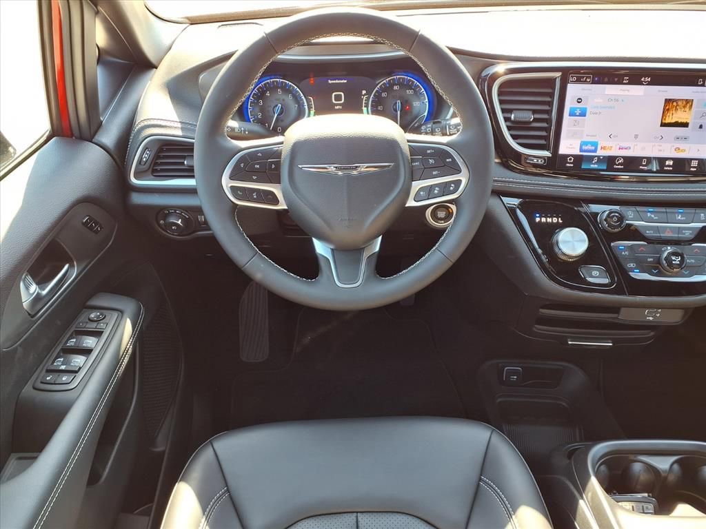 New 2026 Chrysler Pacifica Select image 3