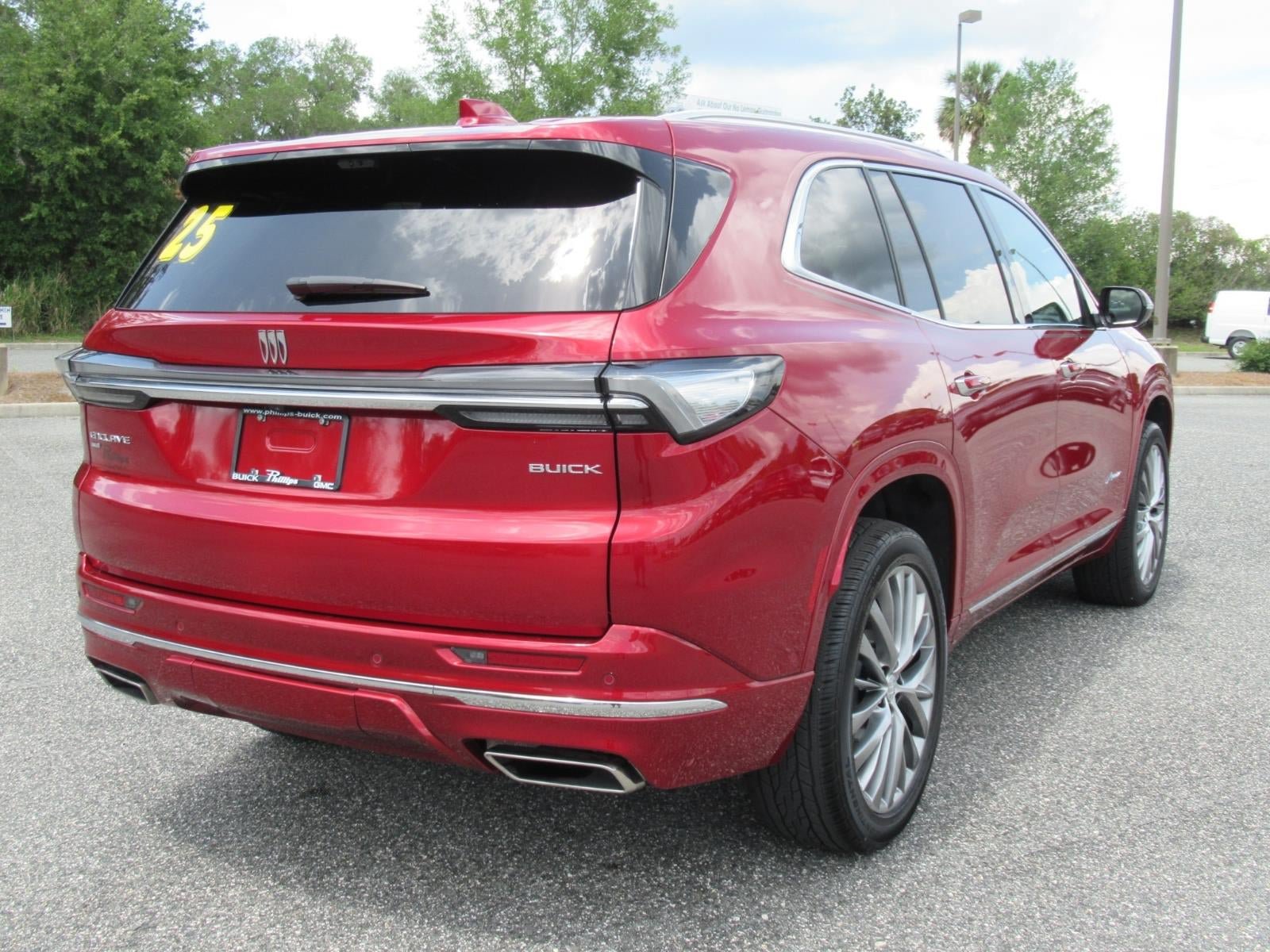 Used 2025 Buick Enclave Avenir w/ Super Cruise Package AWD/4WD image 7