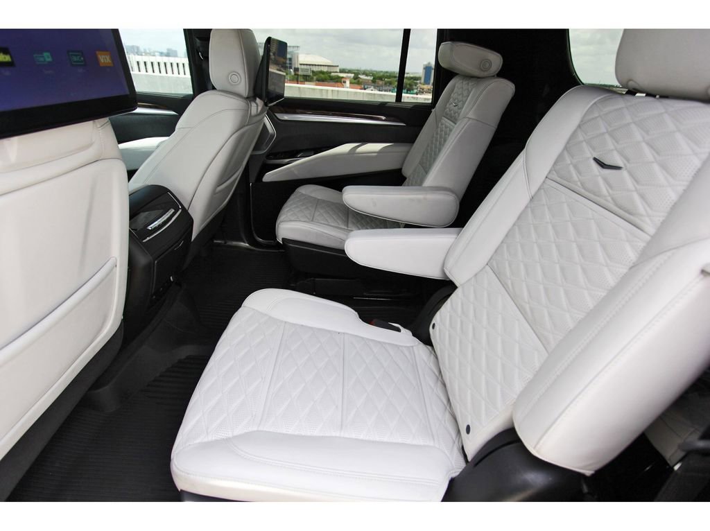 Used 2026 Cadillac Escalade ESV Platinum Luxury w/ LPO, Floor Liner Package AWD/4WD image 7