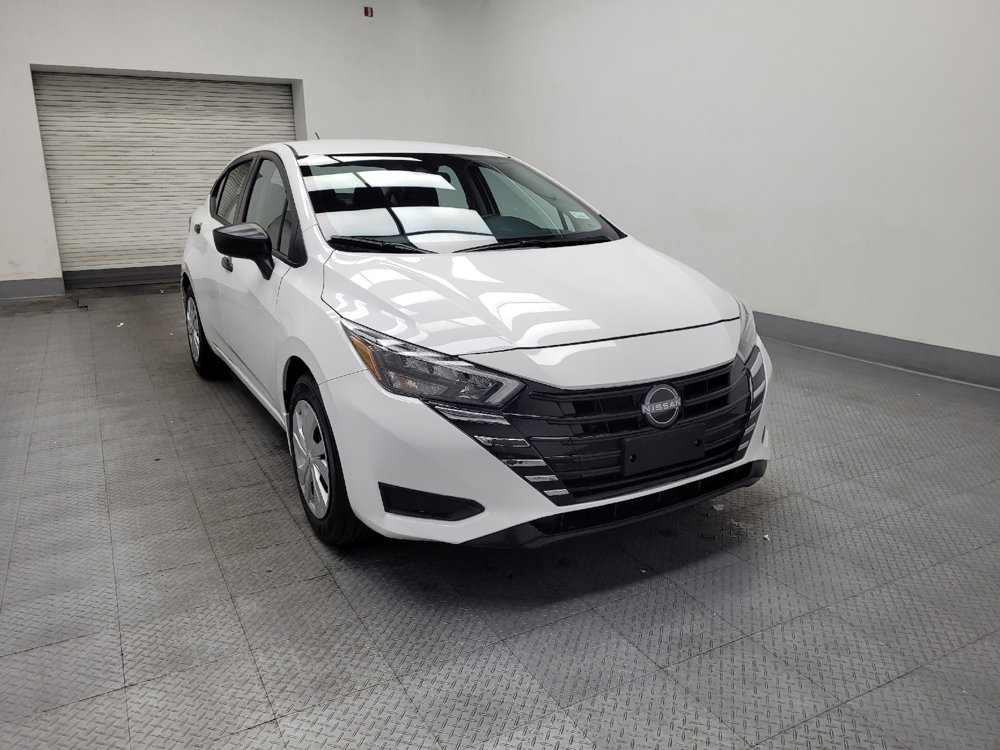 Used 2025 Nissan Versa S w/ Trunk Package image 13