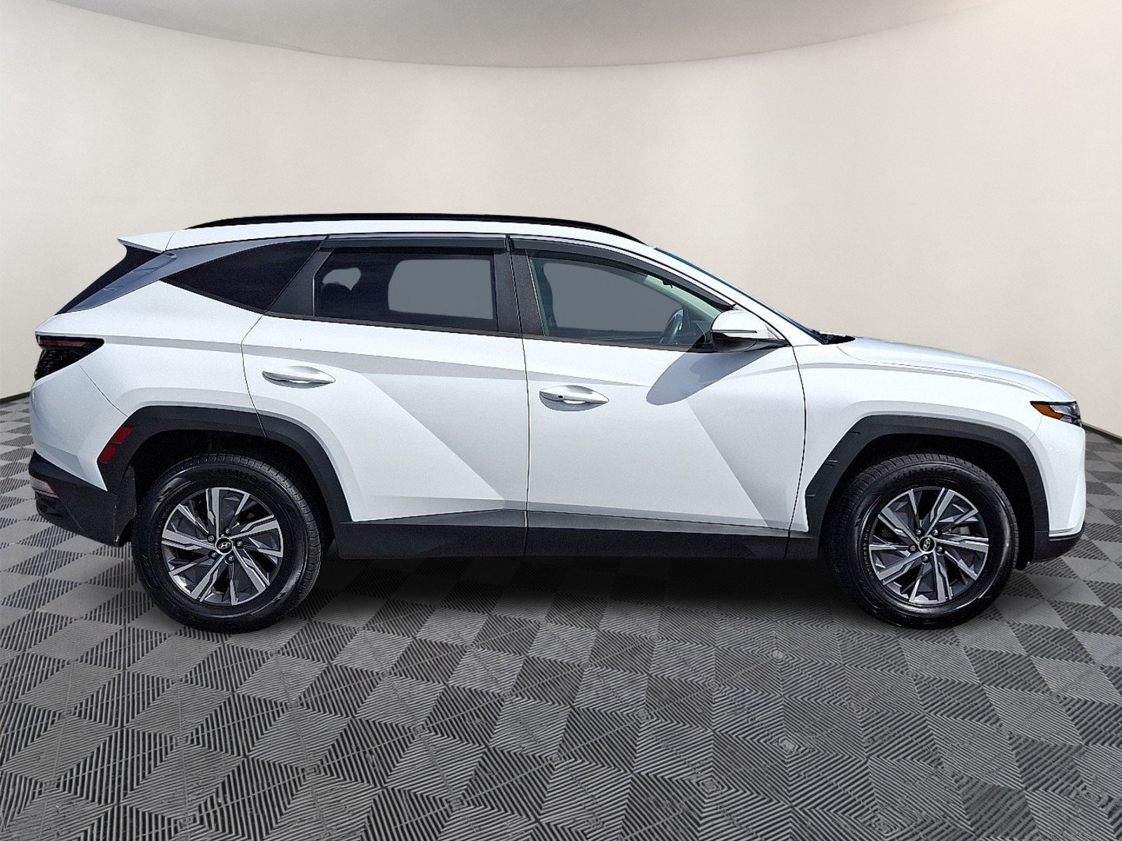Used 2022 Hyundai Tucson Blue w/ Cargo Package AWD/4WD image 7