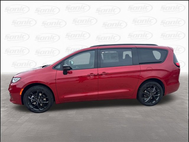 New 2026 Chrysler Pacifica Limited image 2