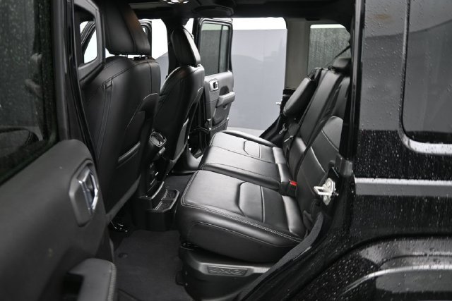 Used 2023 Jeep Wrangler Unlimited Sahara w/ Cold Weather Group AWD/4WD image 15