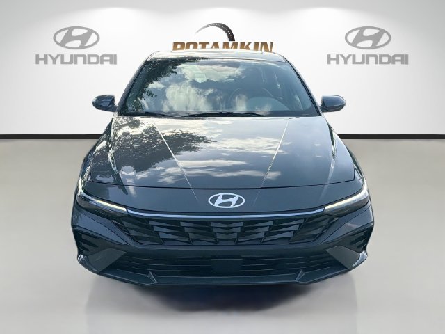 Certified 2025 Hyundai Elantra SEL FWD image 3