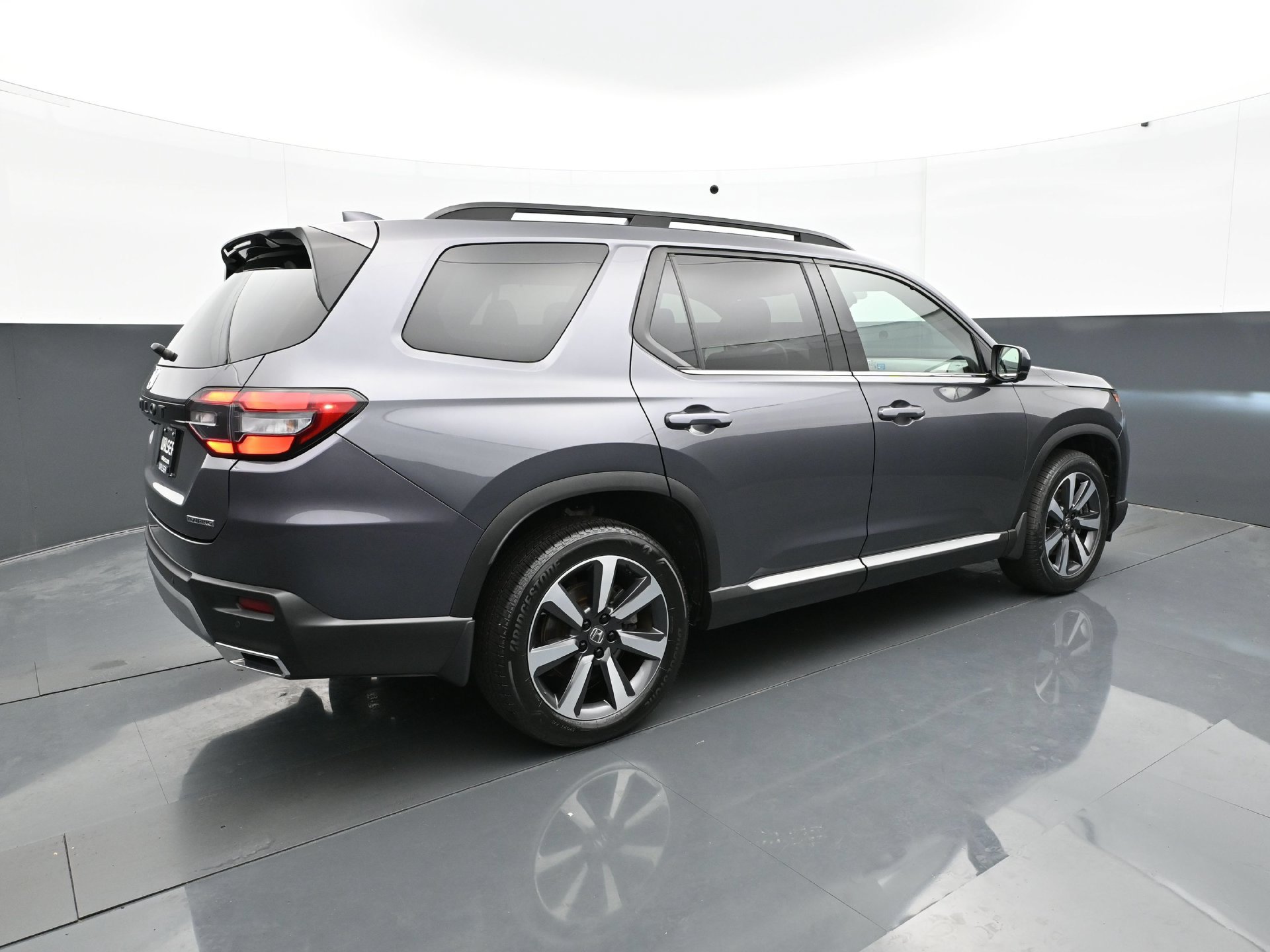 Used 2025 Honda Pilot Touring image 7