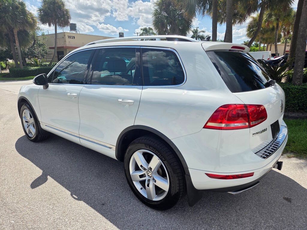 Used 2014 Volkswagen Touareg TDI AWD/4WD image 7