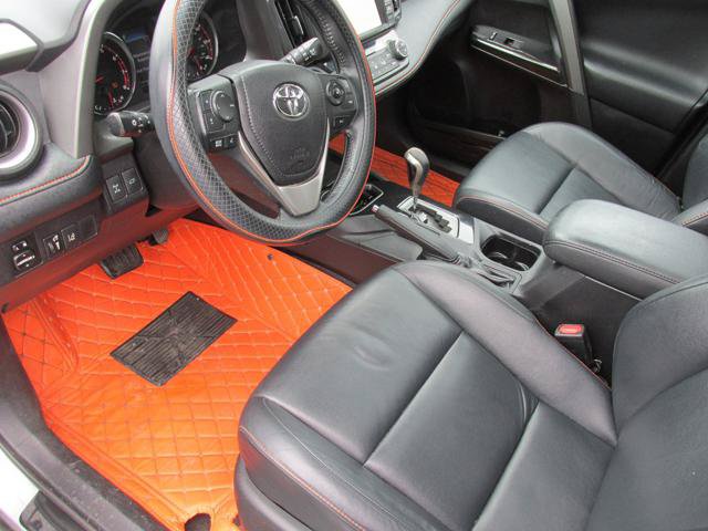 Used 2016 Toyota RAV4 SE w/ Advanced Technology Package AWD/4WD image 10