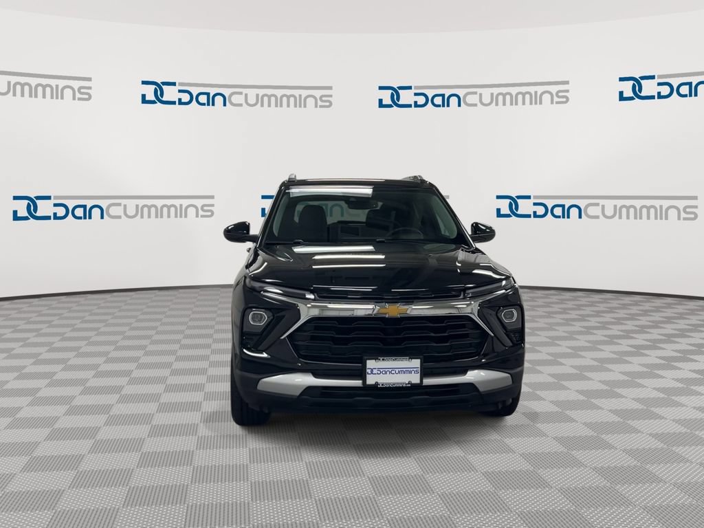 Used 2024 Chevrolet TrailBlazer LT w/ Convenience Package FWD image 3