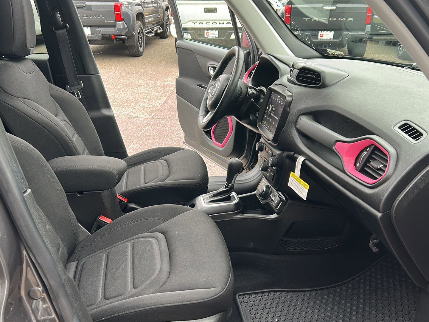 Used 2020 Jeep Renegade Latitude w/ UConnect 8.4 Nav Group image 36