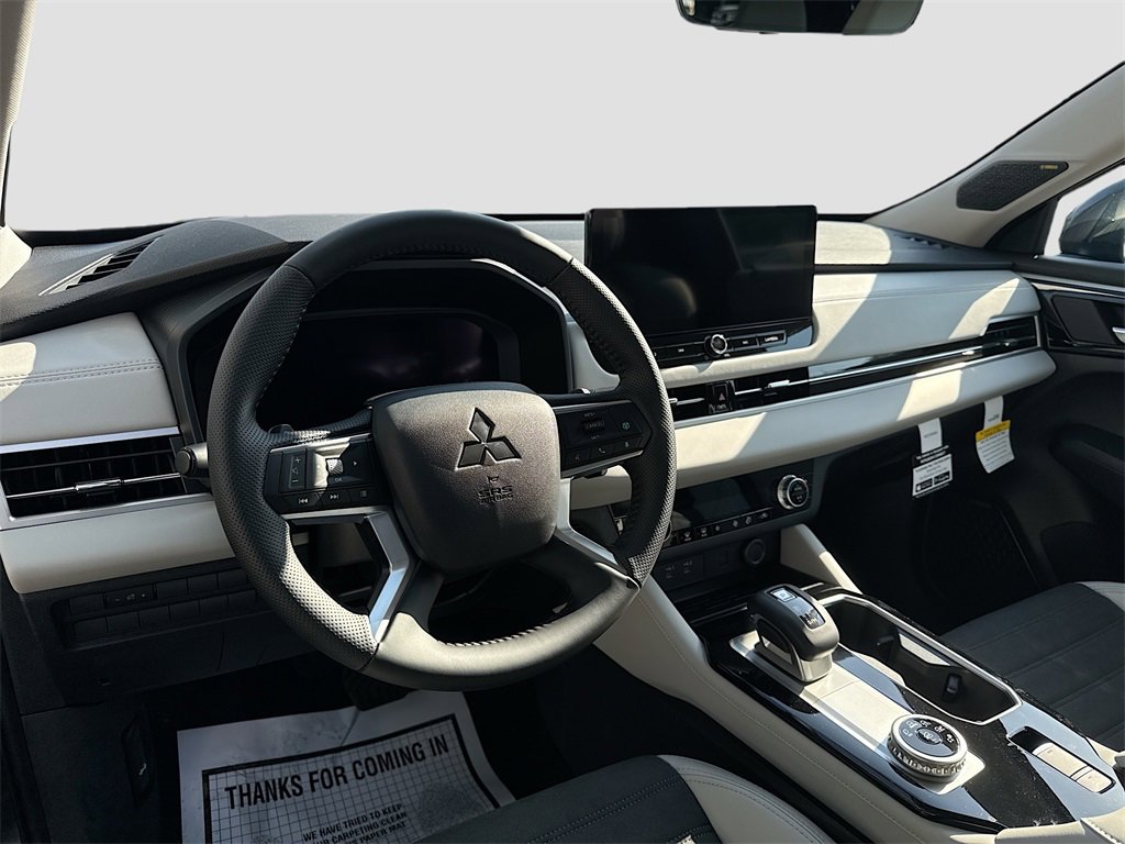 New 2025 Mitsubishi Outlander SE image 9