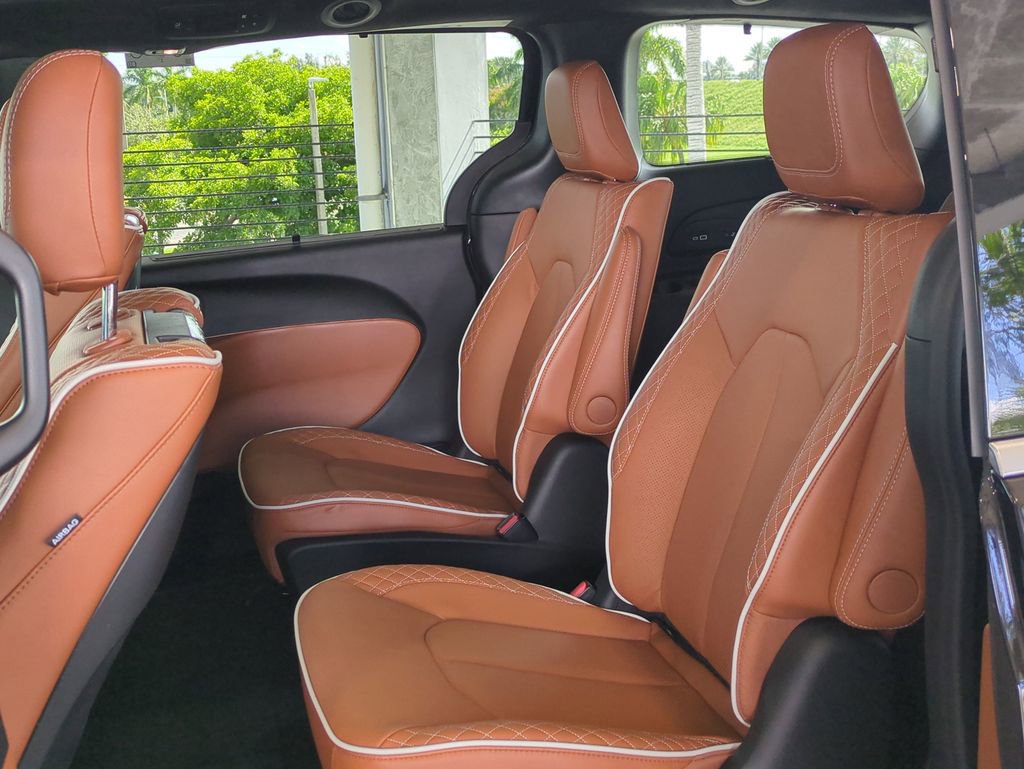 New 2026 Chrysler Pacifica Pinnacle w/ Trailer Tow Group image 15