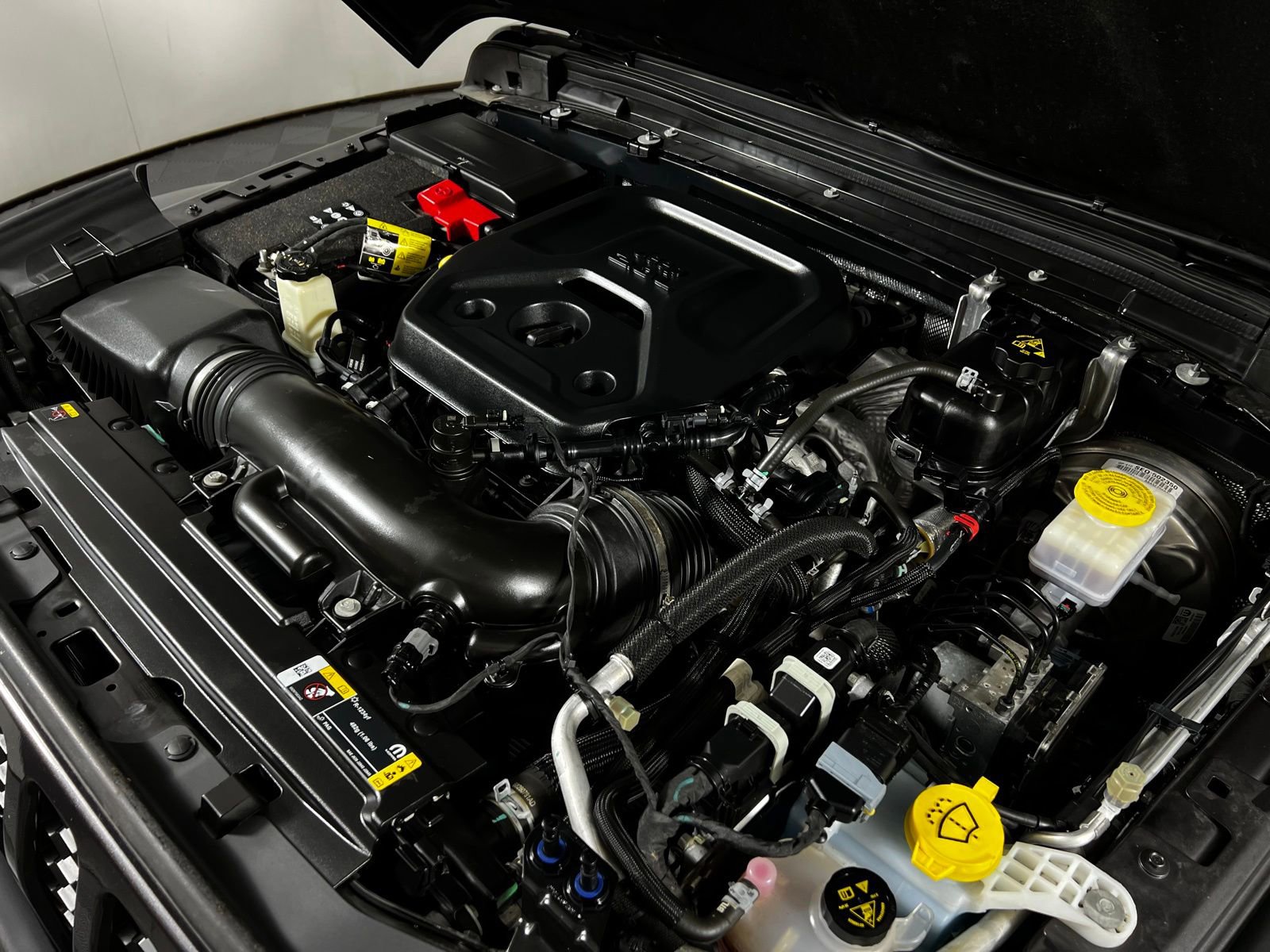 Used 2024 Jeep Wrangler Sport S image 11