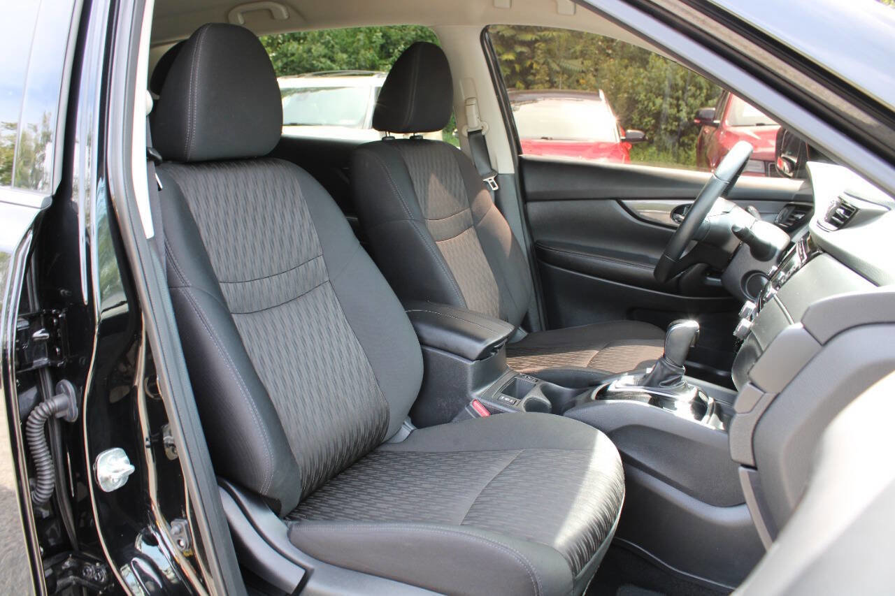 Used 2019 Nissan Rogue SV image 30