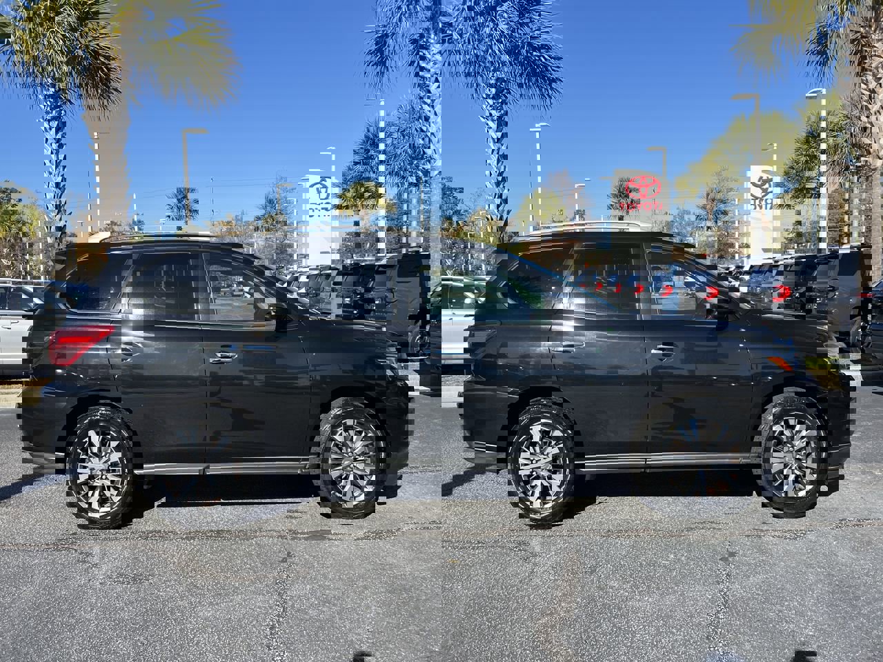 Used 2020 Nissan Pathfinder SV image 11