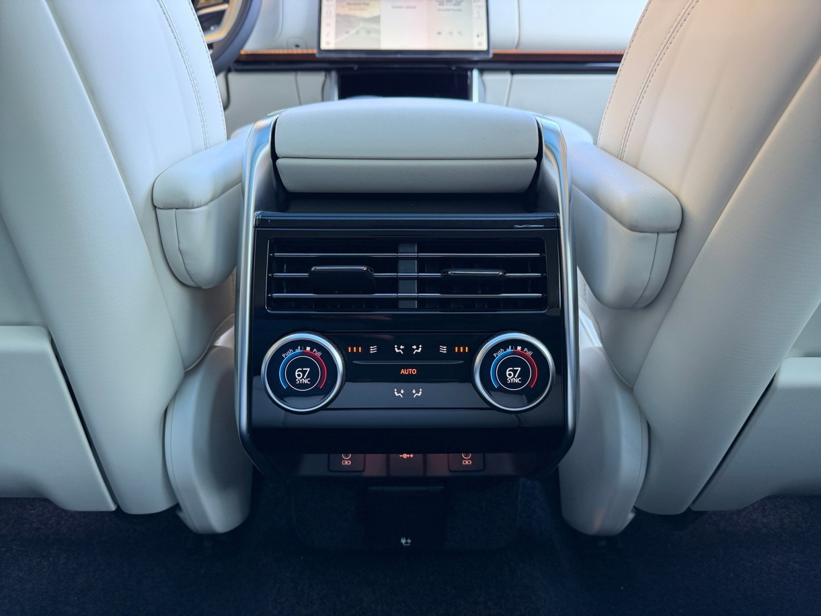 New 2026 Land Rover Range Rover SE AWD/4WD image 18