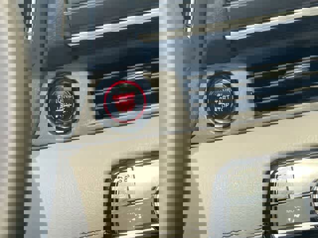 Used 2025 Honda Pilot Touring image 28