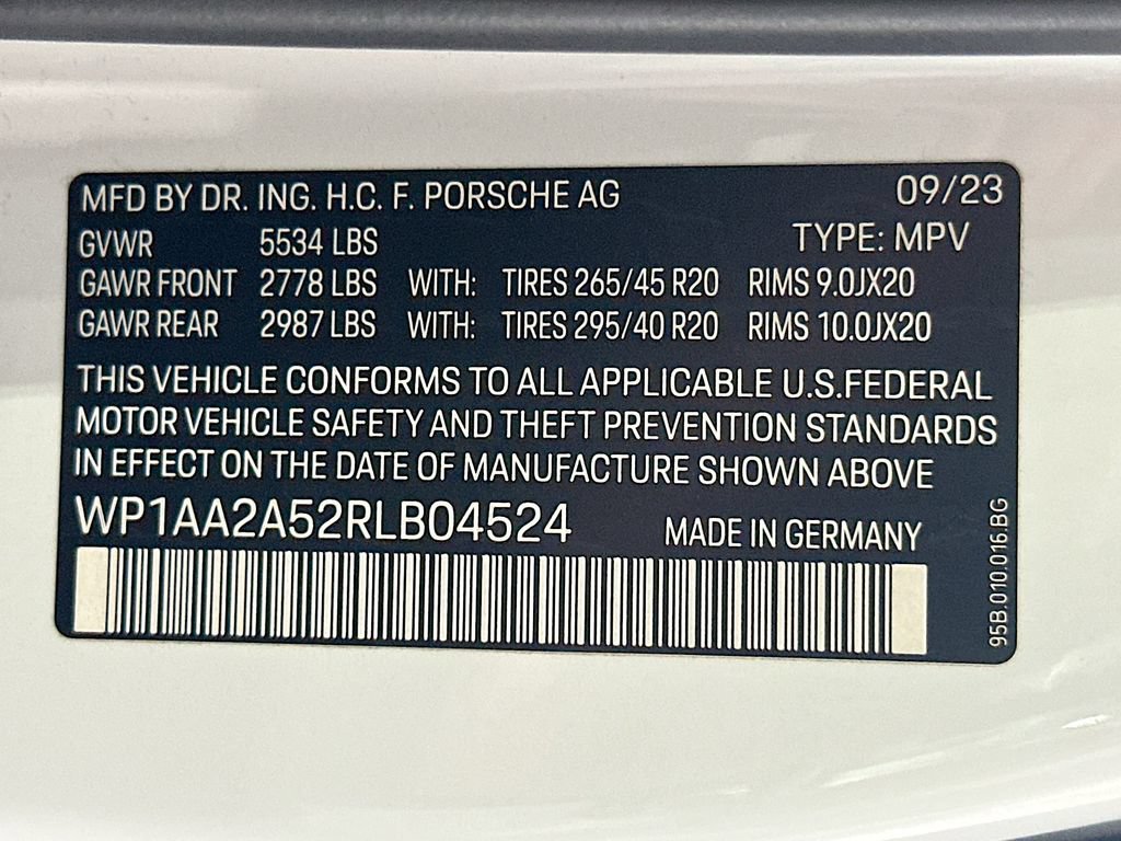 Used 2024 Porsche Macan AWD/4WD image 33