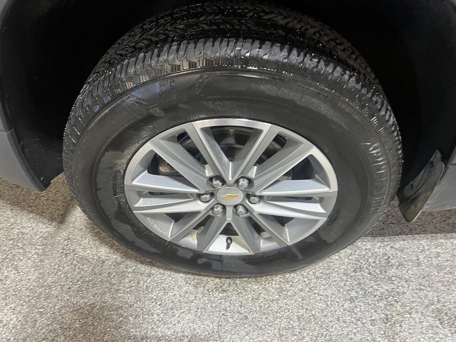 Used 2023 Chevrolet Traverse LT FWD image 26